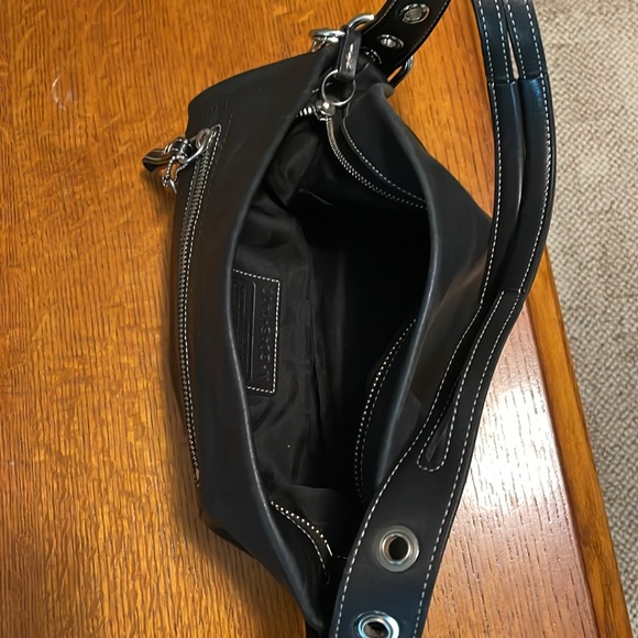 Coach purse. - Picture 2 of 5